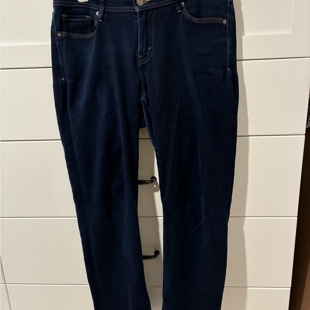 Levi’s 529 curvy skinny jeans
Size 12 women’s